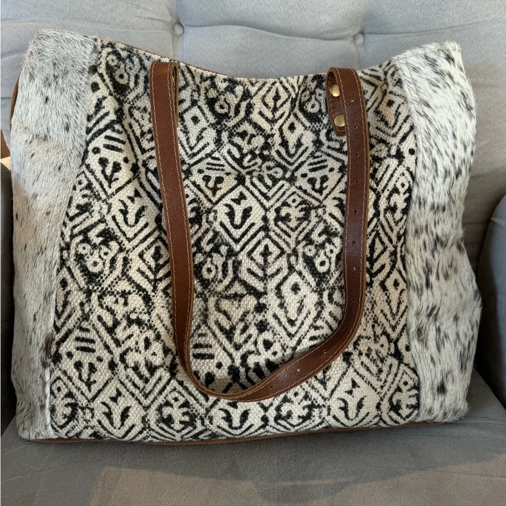 Myra Purse - Picture 1 of 4
